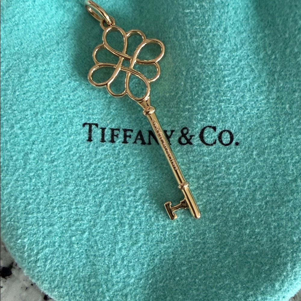 Tiffany & Co 18K  Rose Gold Celtic Knot Key Pendant Keys Collection 1.75" 3.06g